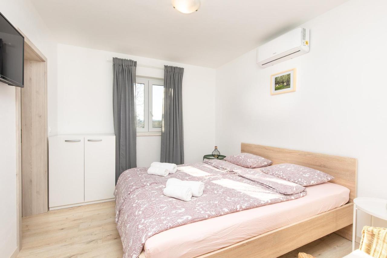 Apartments Brig Perfect Countryside Holiday! Krk Town Bagian luar foto