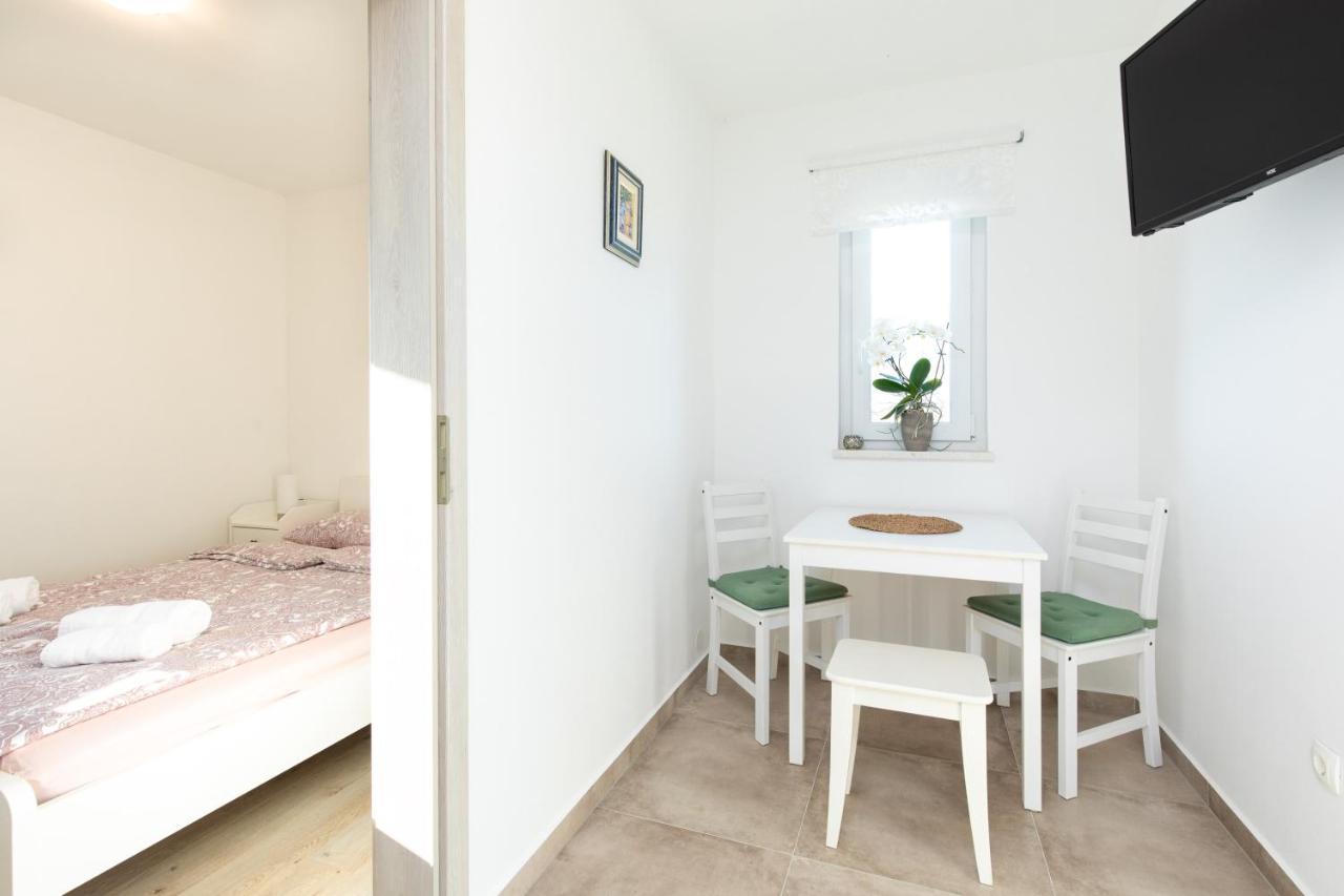 Apartments Brig Perfect Countryside Holiday! Krk Town Bagian luar foto